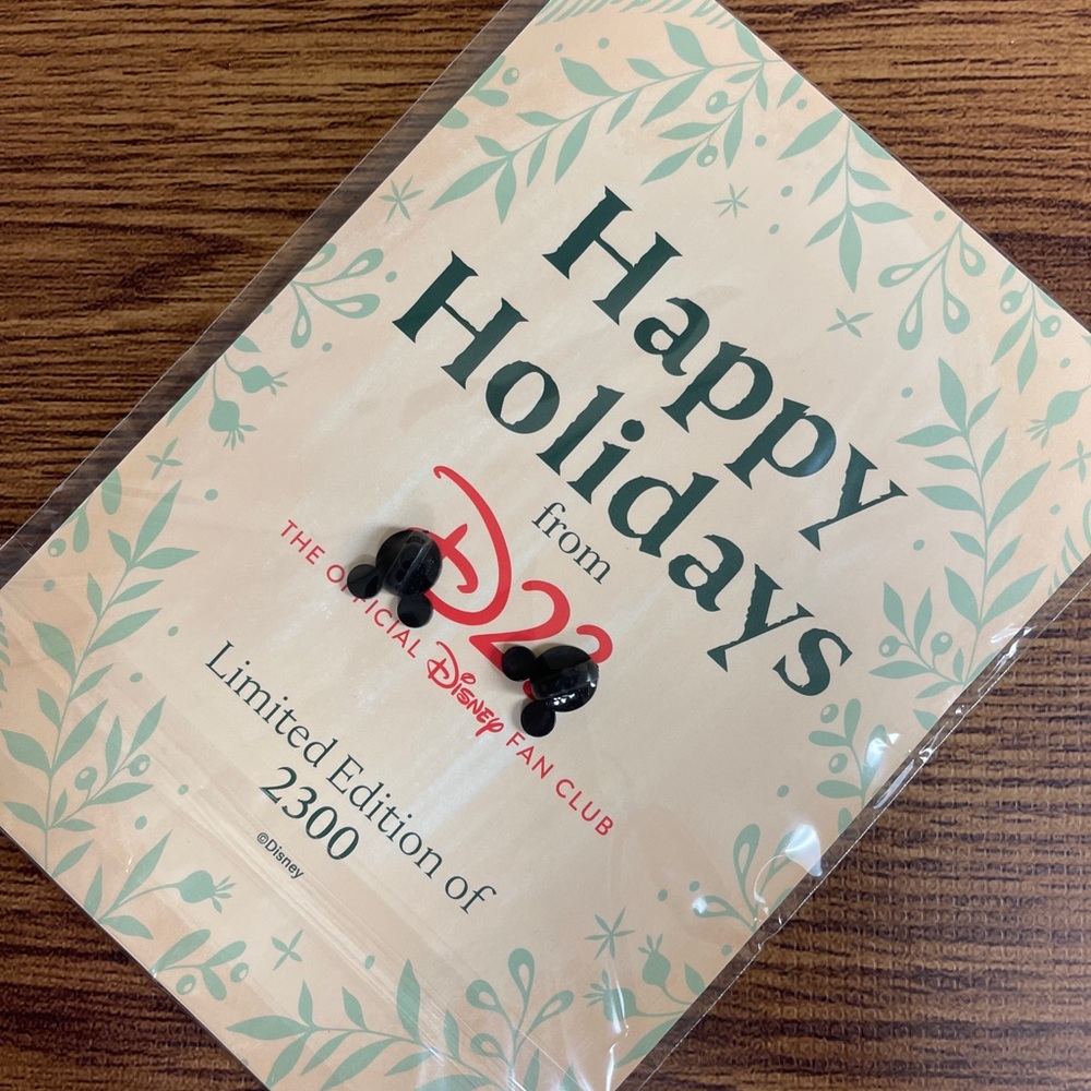 D23 Mickey & Minnie Holiday Jumbo Pin - Picture 2 of 2